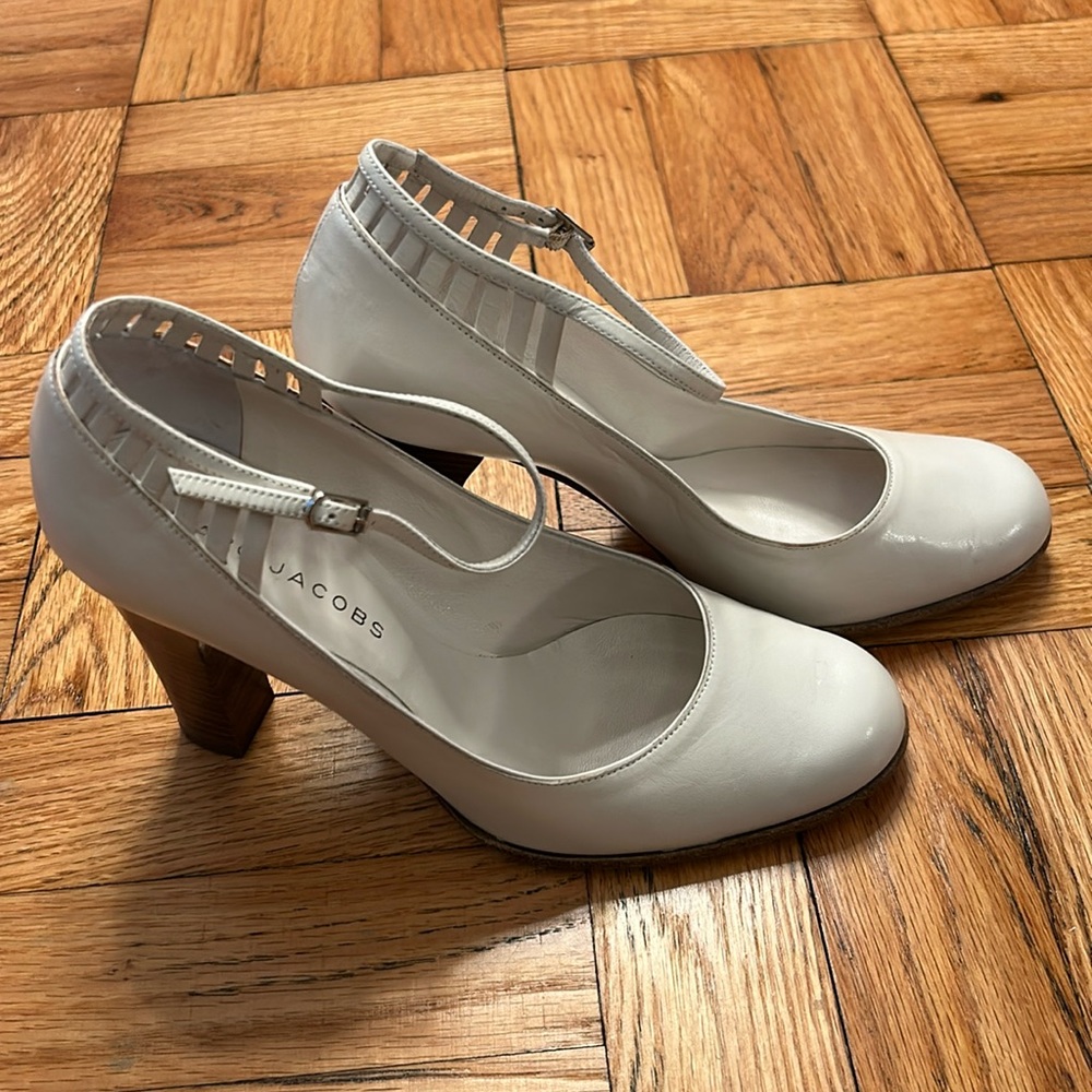 Marc Jacobs Bolla Capretto Heels Latte EUC size 37